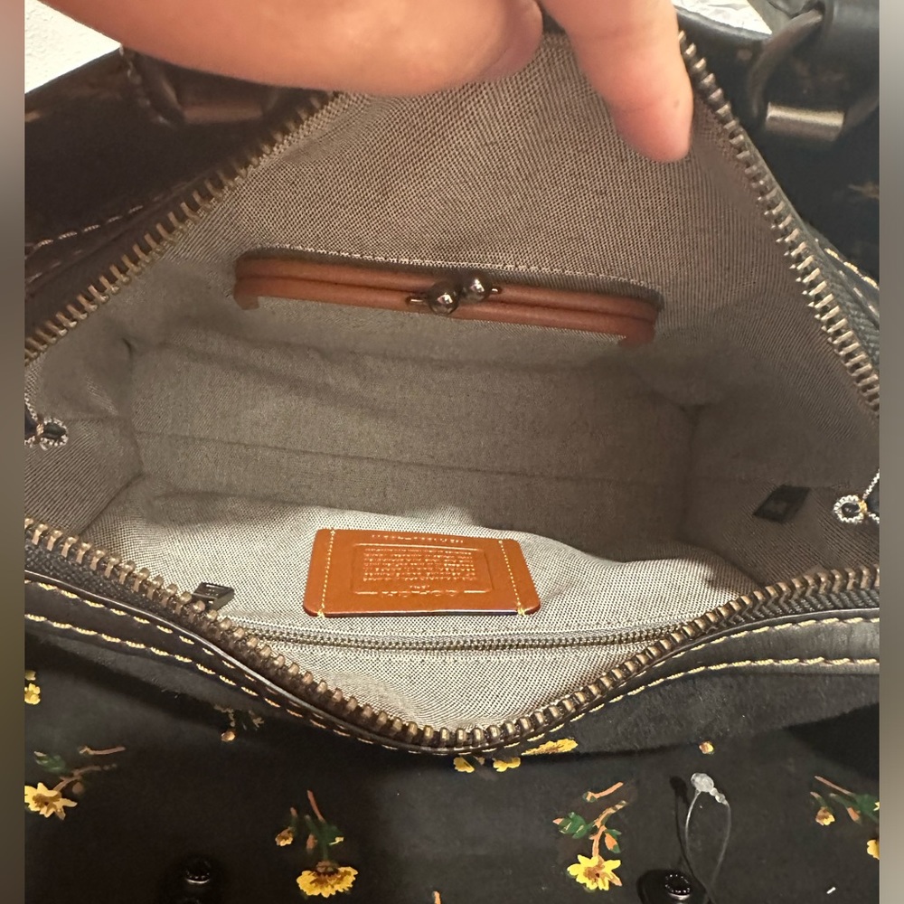 🌟Rare Coach Pyramid Eye Rogue🌟 - Picture 8 of 9